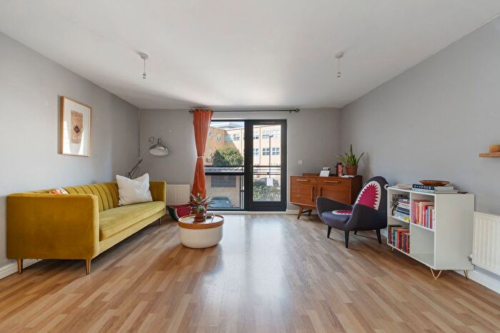 2 Bedroom Flat For Sale In Woodmill Road, London, E5