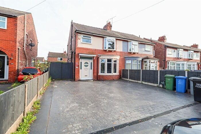 3 Bedroom Semi-Detached House For Sale In Talbot Road, Stretford, M32