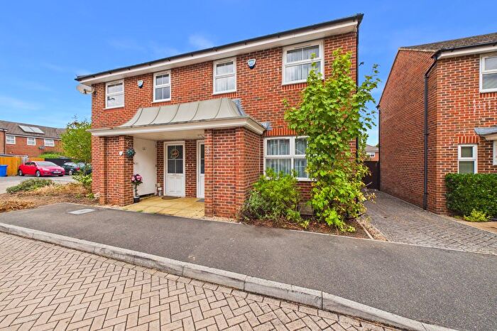 3 Bedroom Semi-Detached House To Rent In Honington Mews, Farnborough, Hampshire, GU14