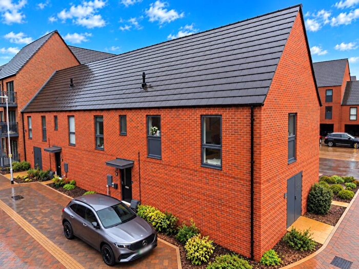 2 Bedroom Coach House For Sale In Holly Lane, Houghton Regis, Dunstable, Bedfordshire, LU5