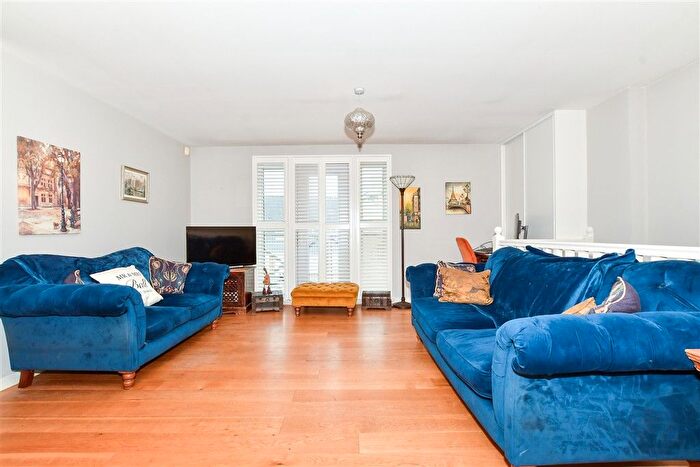 2 Bedroom Property For Sale In Alisander Close, Snodland, Kent, ME6