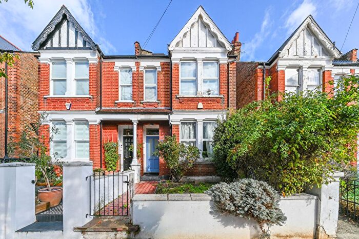 4 Bedroom Semi-Detached House To Rent In Julian Avenue, Acton, London, W3