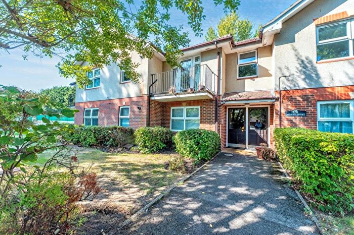 2 Bedroom Flat For Sale In Vesey Close, Vienna Court Vesey Close, GU14
