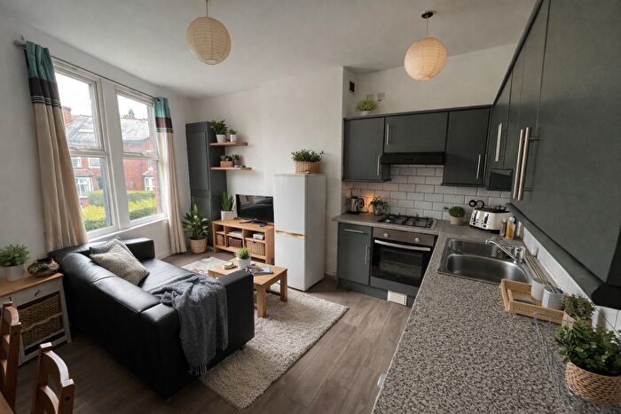 3 Bedroom House To Rent In Beechwood Crescent, Leeds, LS4
