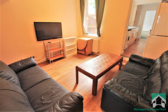 5 Bedroom House To Rent In Dawlish Road, Birmingham, B29