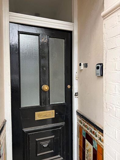 2 Bedroom Flat To Rent In Plum Lane, London, SE18