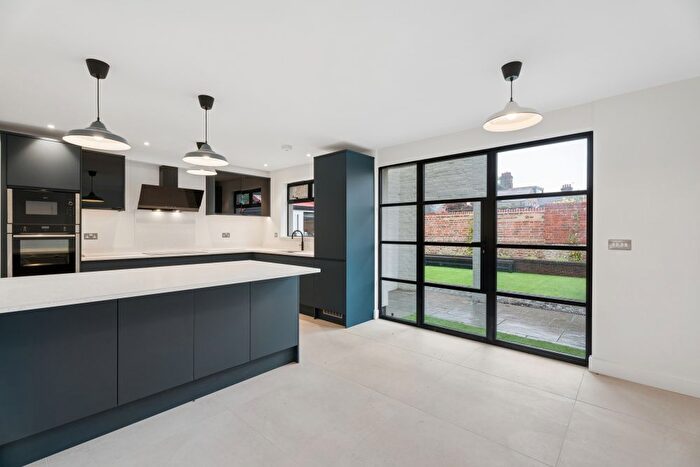 2 Bedroom Barn Conversion For Sale In Waterside, Chesham, HP5