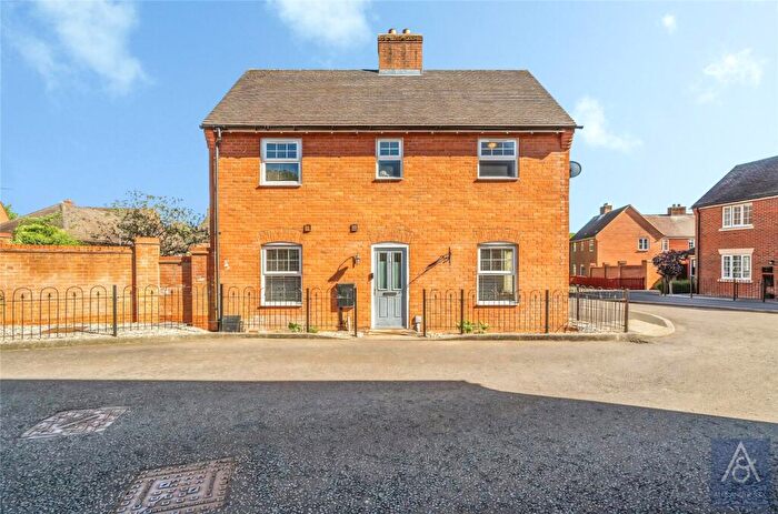 3 Bedroom Semi-Detached House For Sale In Whitehead Way, Buckingham, Buckinghamshire, MK18