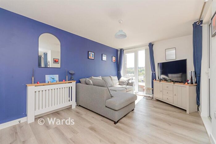 1 Bedroom Flat For Sale In Cross Street, Chatham, Kent, ME4