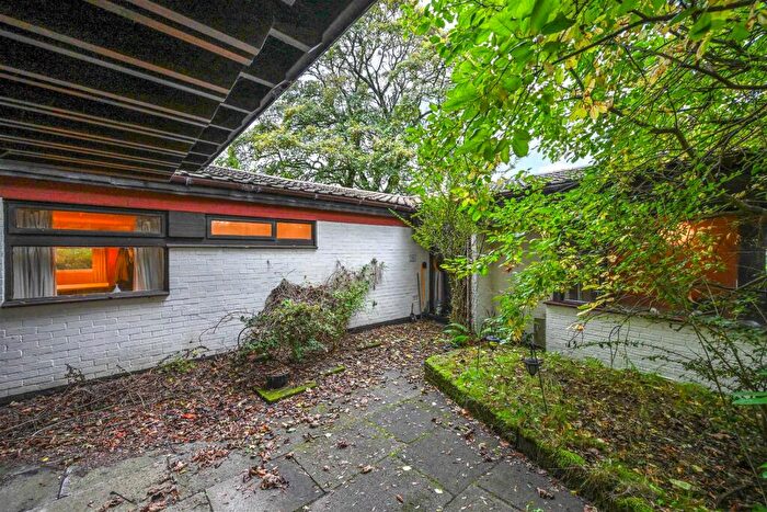 2 Bedroom Detached House For Sale In Waterloo Road, Lanark, ML11