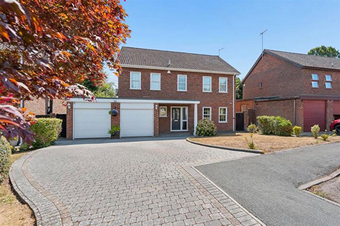 5 Bedroom Detached House For Sale In Pincroft Wood, New Barn, DA3