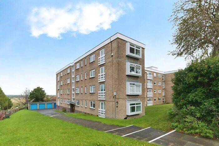 2 Bedroom Apartment For Sale In Carew Road, Eastbourne, BN21