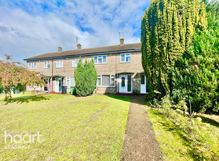 3 Bedroom Terraced House For Sale In Cherrytree Walk, Dunstable, LU5