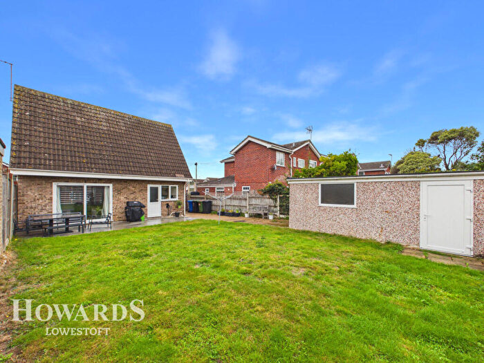 2 Bedroom Detached House For Sale In Herons Close, Oulton Broad, NR32