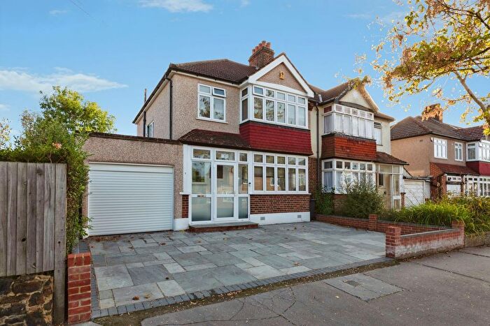 4 Bedroom Semi-Detached House For Sale In Ash Road, Croydon, CR0
