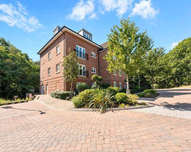 2 Bedroom Flat To Rent In Kestrel Close, Shenfield, CM15