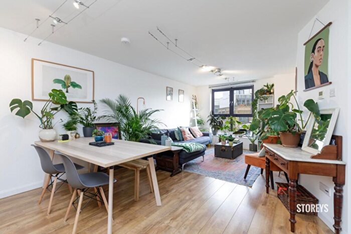 2 Bedroom Apartment To Rent In Mare Street, London Fields, E8