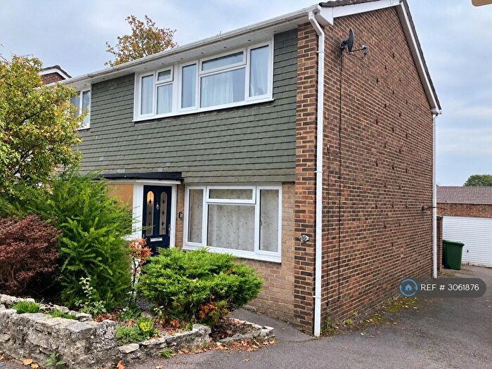 3 Bedroom Semi Detached House To Rent In Beechwood Gardens, Southampton, SO18