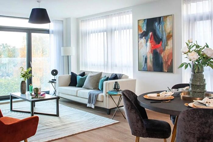 2 Bedroom Flat For Sale In Salford Quay, Salford, M50