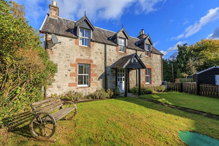 5 Bedroom Detached House For Sale In Eastlea, Drumnadrochit, Inverness, IV63