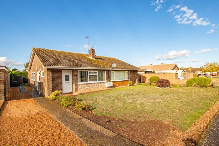 3 Bedroom Semi-Detached Bungalow For Sale In Grovelands, Ingoldisthorpe, PE31