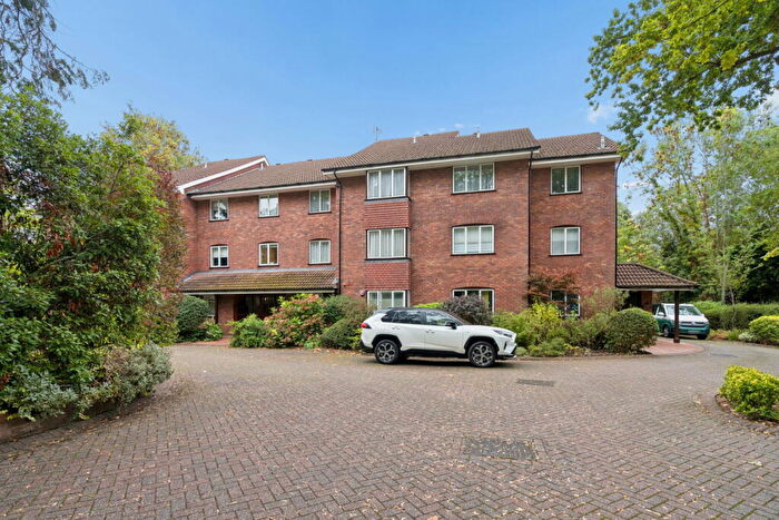 2 Bedroom Flat For Sale In Uxbridge Road, Pinner, HA5