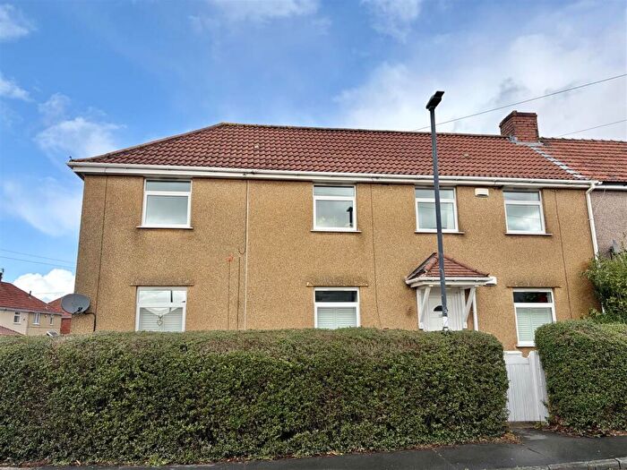 2 Bedroom Apartment For Sale In Broad Road, Bristol, BS15