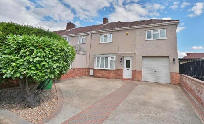 3 Bedroom End Of Terrace House For Sale In Belfast Avenue, Slough, SL1