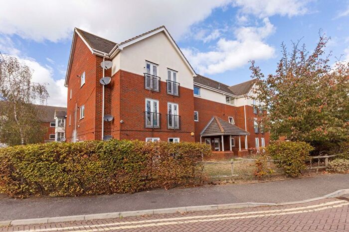 2 Bedroom Flat For Sale In Grasholm Way, Langley, SL3