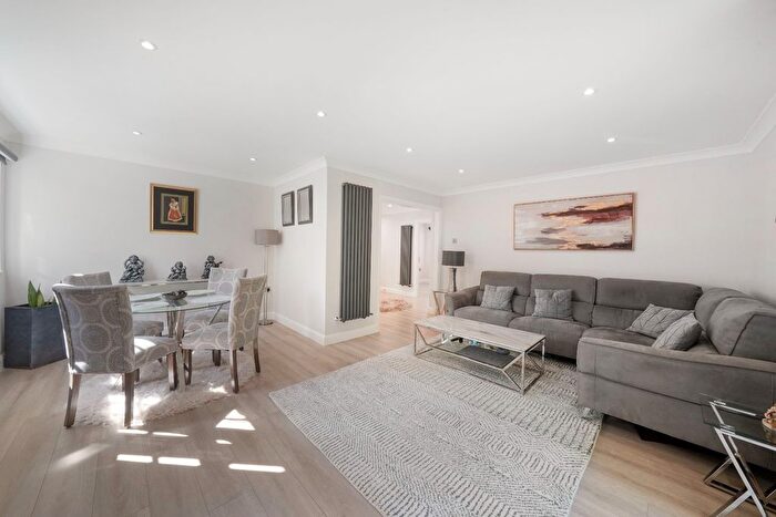 2 Bedroom Flat For Sale In Little Orchard Close, Pinner, HA5