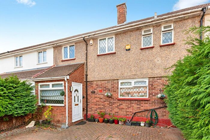 3 Bedroom Terraced House For Sale In Knolton Way, Slough, SL2