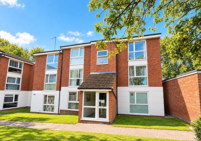 2 Bedroom Flat For Sale In Lakeside Place, London Colney, St. Albans, Hertfordshire, AL2