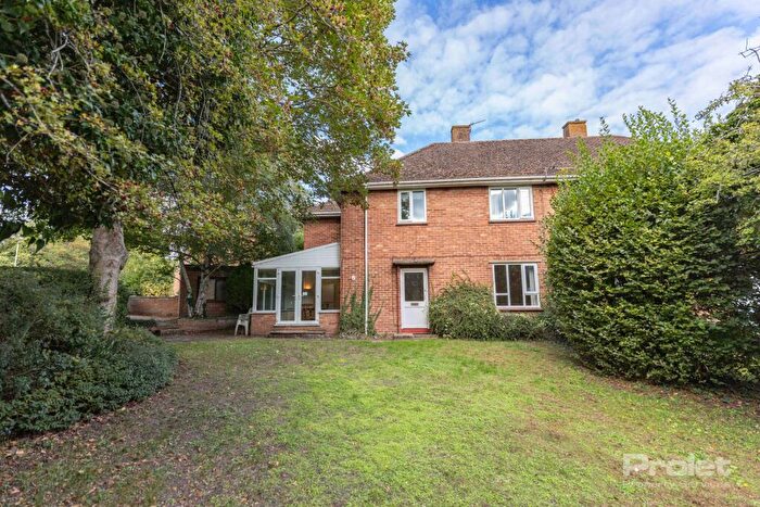 4 Bedroom Semi-Detached House To Rent In Bland Road, Norwich, NR5