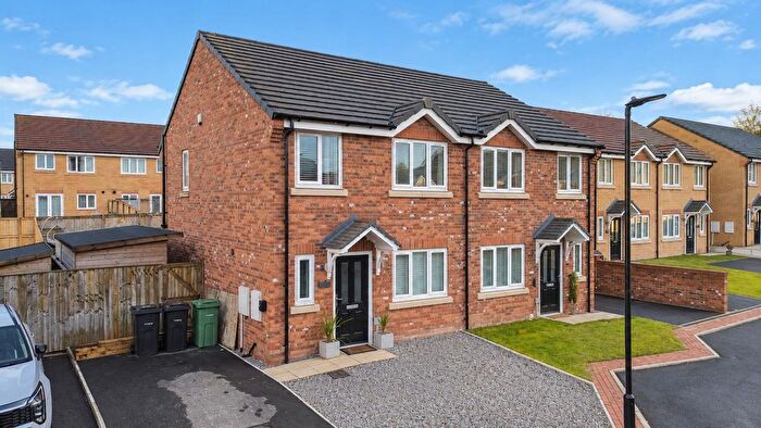3 Bedroom Semi-Detached House For Sale In Waterside Mews, South Elmsall, Pontefract, WF9