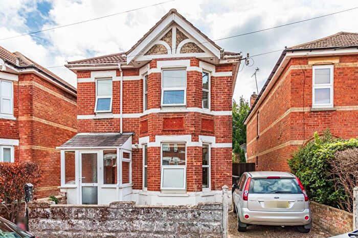 6 Bedroom Detached House To Rent In Osborne Road, Bournemouth, BH9