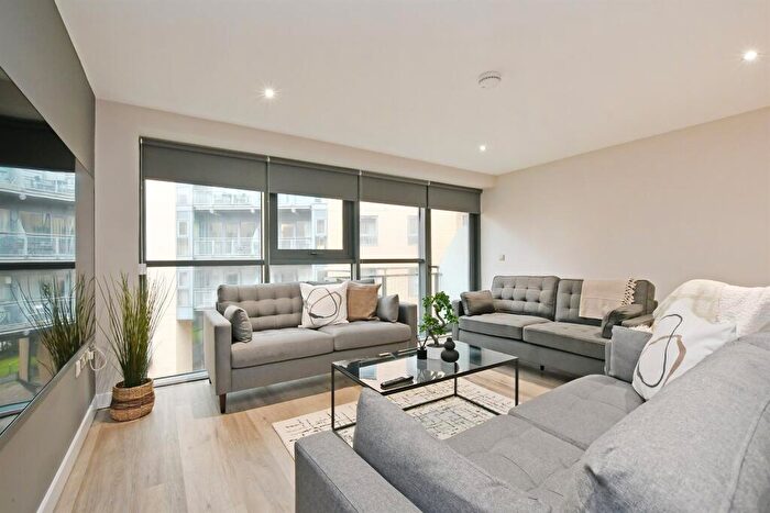 6 Bedroom Apartment To Rent In West One Space, City Centre, S1