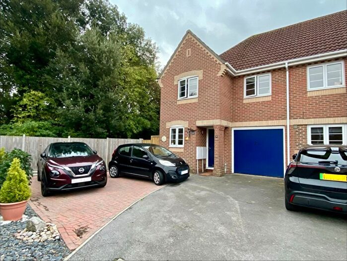 3 Bedroom End Of Terrace House For Sale In Watersmeet, Fareham, PO16