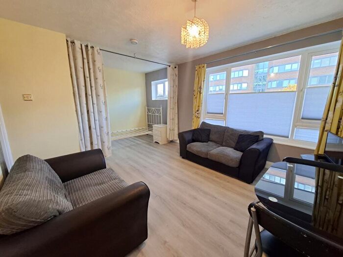 Apartment To Rent In Marlowes, Hemel Hempstead, HP1