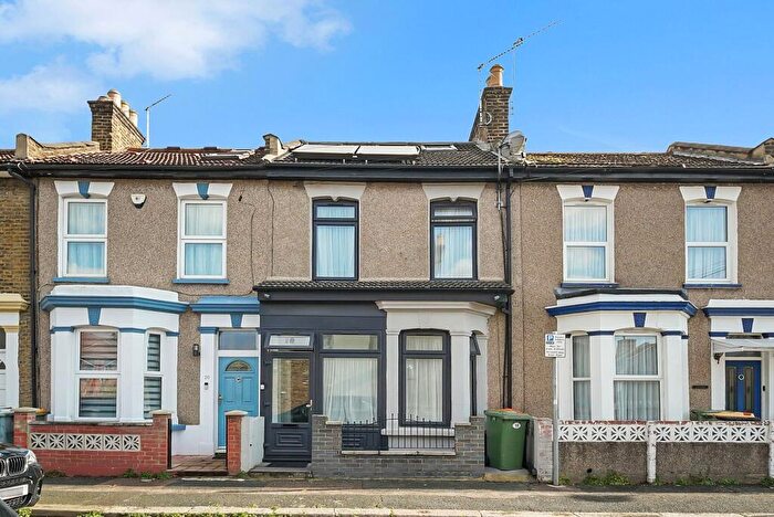 5 Bedroom Terraced House For Sale In Bond Street, London, E15