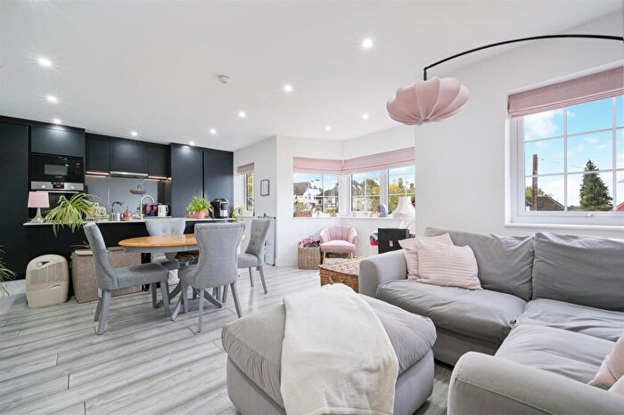 2 Bedroom Apartment For Sale In Marlpit Lane, Coulsdon, CR5