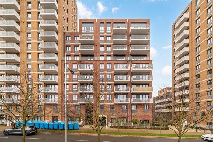 2 Bedroom Flat To Rent In Lakeside Drive, Lakeside Drive, NW10