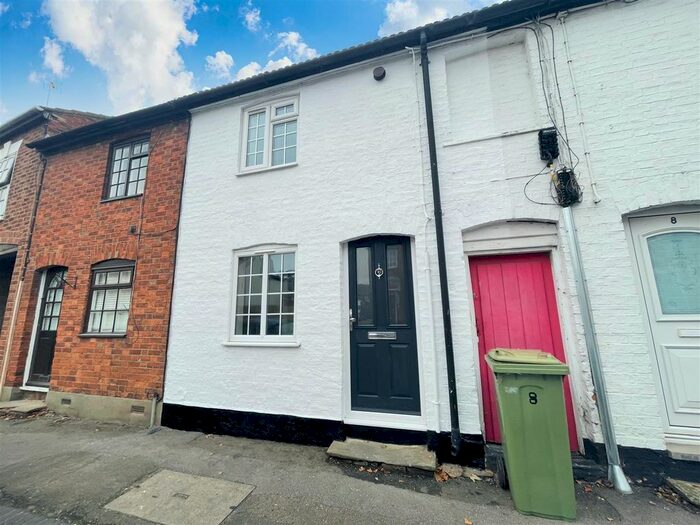 2 Bedroom Property To Rent In Priory Street, Newport Pagnell, Buckinghamshire, MK16