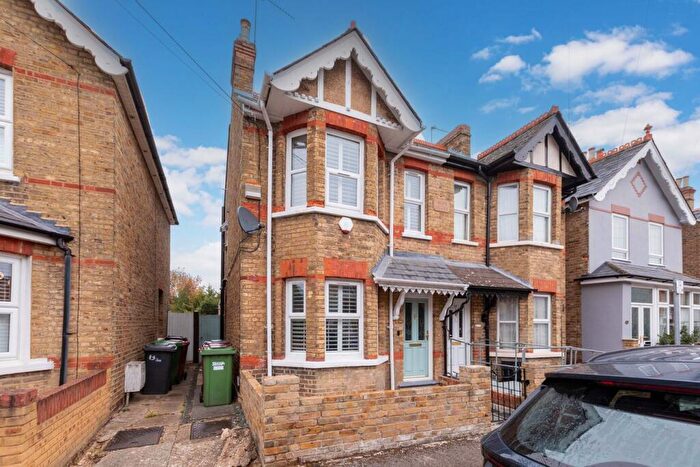 3 Bedroom Semi-Detached House For Sale In Elmhurst Road, Langley, SL3