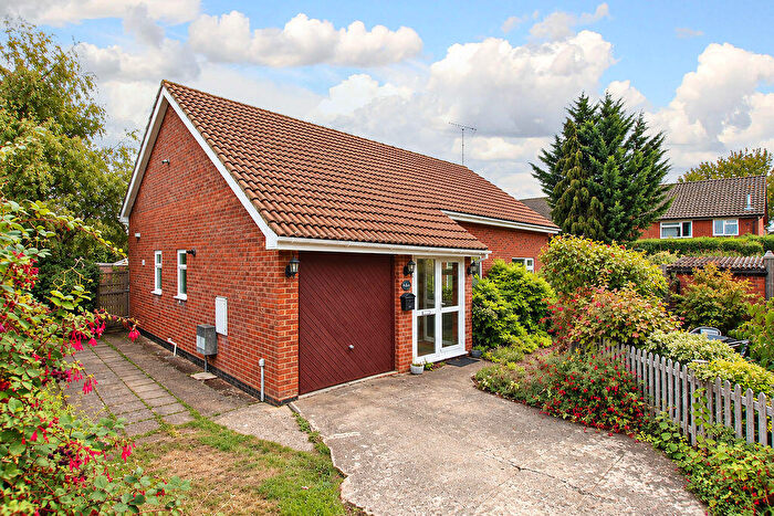 2 Bedroom Bungalow For Sale In Ashley Close, Cheddington, LU7