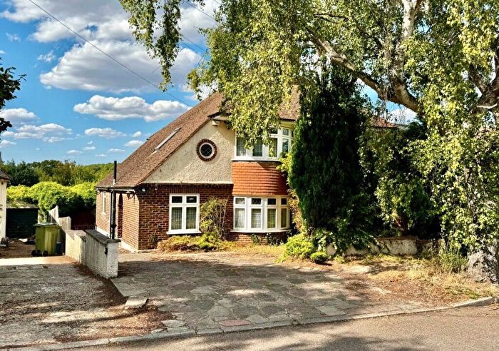 3 Bedroom Semi-Detached House For Sale In St. Martins Drive, Eynsford, Dartford, Kent, DA4