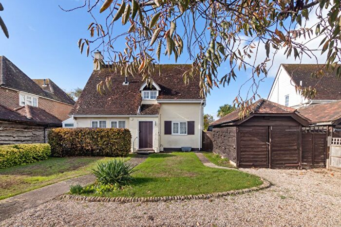 3 Bedroom Detached House For Sale In A'beckets Avenue, Aldwick Bay Estate, Aldwick, West Sussex, PO21