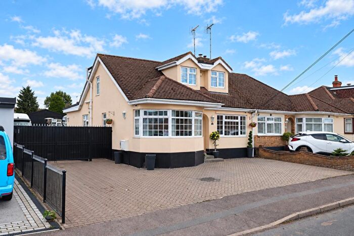 4 Bedroom Chalet For Sale In Chestnut Close, Hockley, SS5