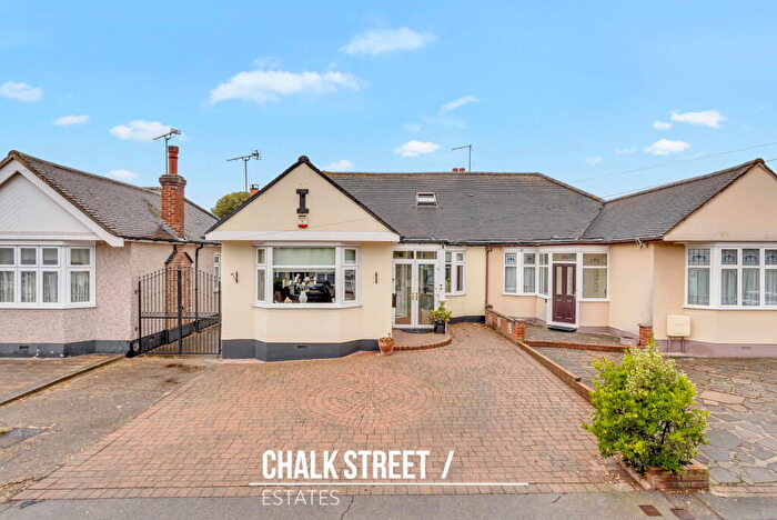 3 Bedroom Semi-Detached Bungalow For Sale In Grosvenor Drive, Hornchurch, RM11