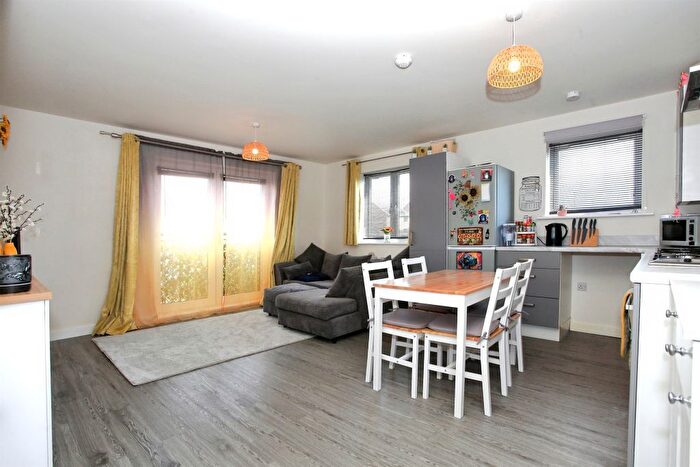2 Bedroom Flat For Sale In Porter Avenue, Peterborough, PE4