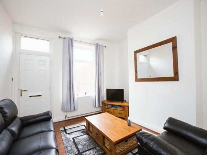2 Bedroom House To Rent In Oak Terrace, HX1